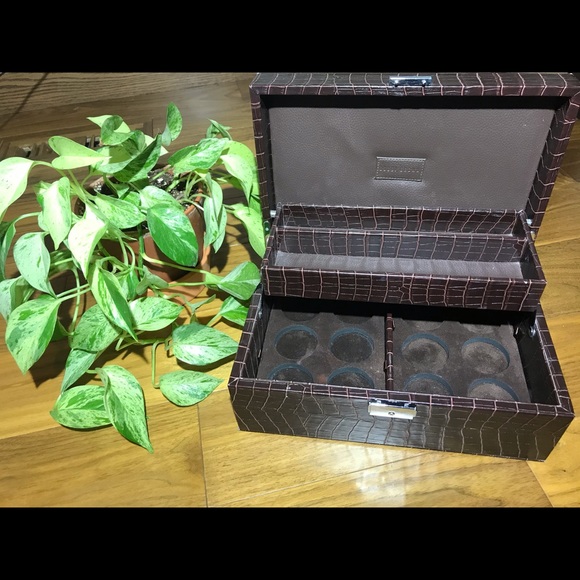 Bobbi Brown locking makeup box - Picture 2 of 2